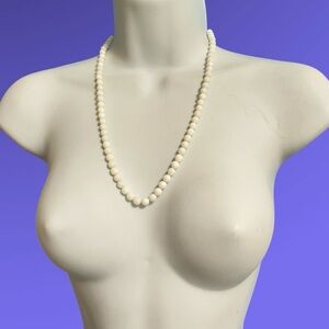 Vintage White Faceted Glass Beads Necklace